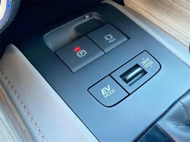 Used 2022 Toyota Venza XLE image 28