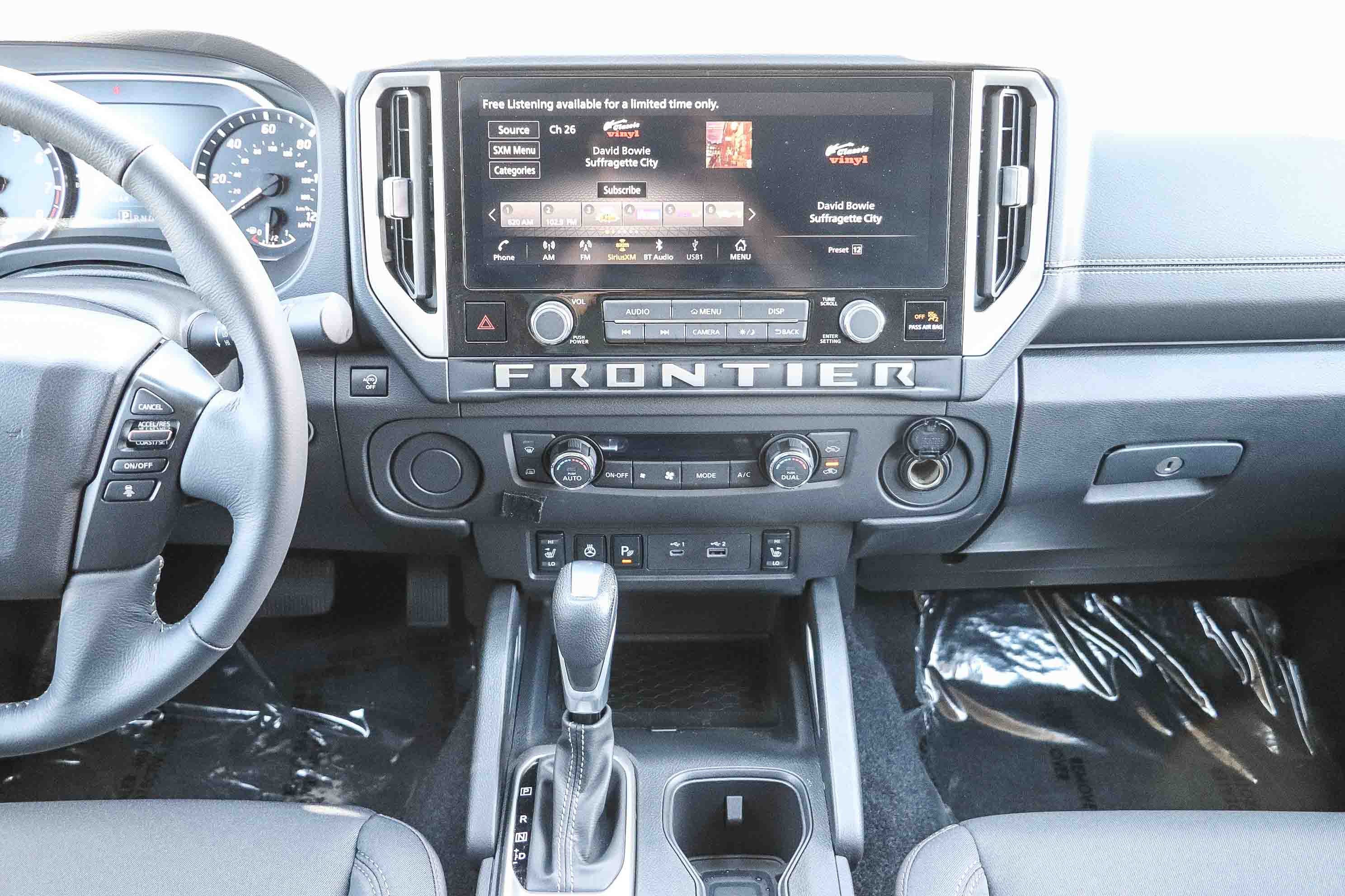 Used 2025 Nissan Frontier SV w/ SV Convenience Package RWD image 14