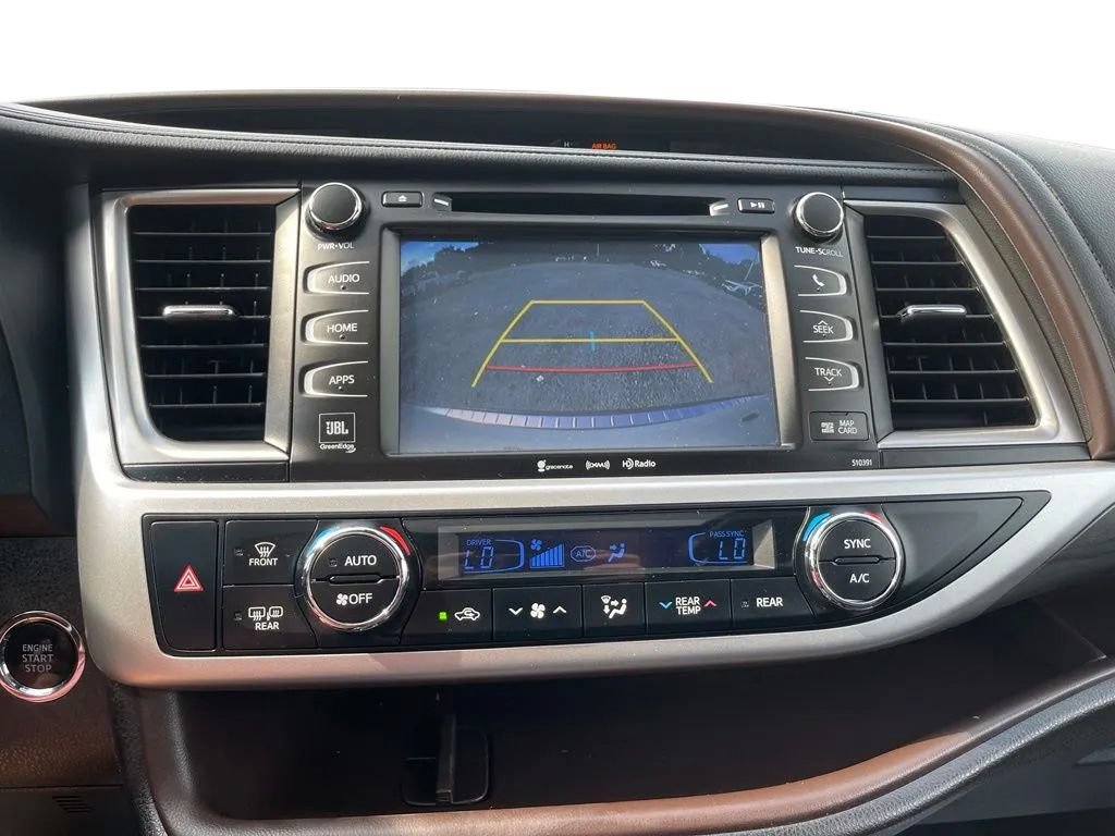 Used 2019 Toyota Highlander Limited AWD/4WD image 30