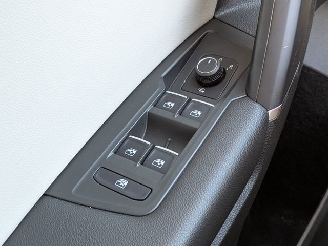 Used 2018 Volkswagen Tiguan SE image 25