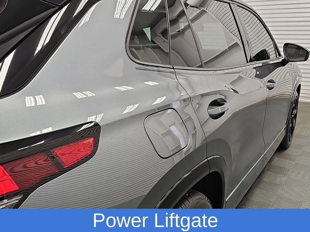 Used 2025 Volkswagen Tiguan SE R-Line FWD image 10