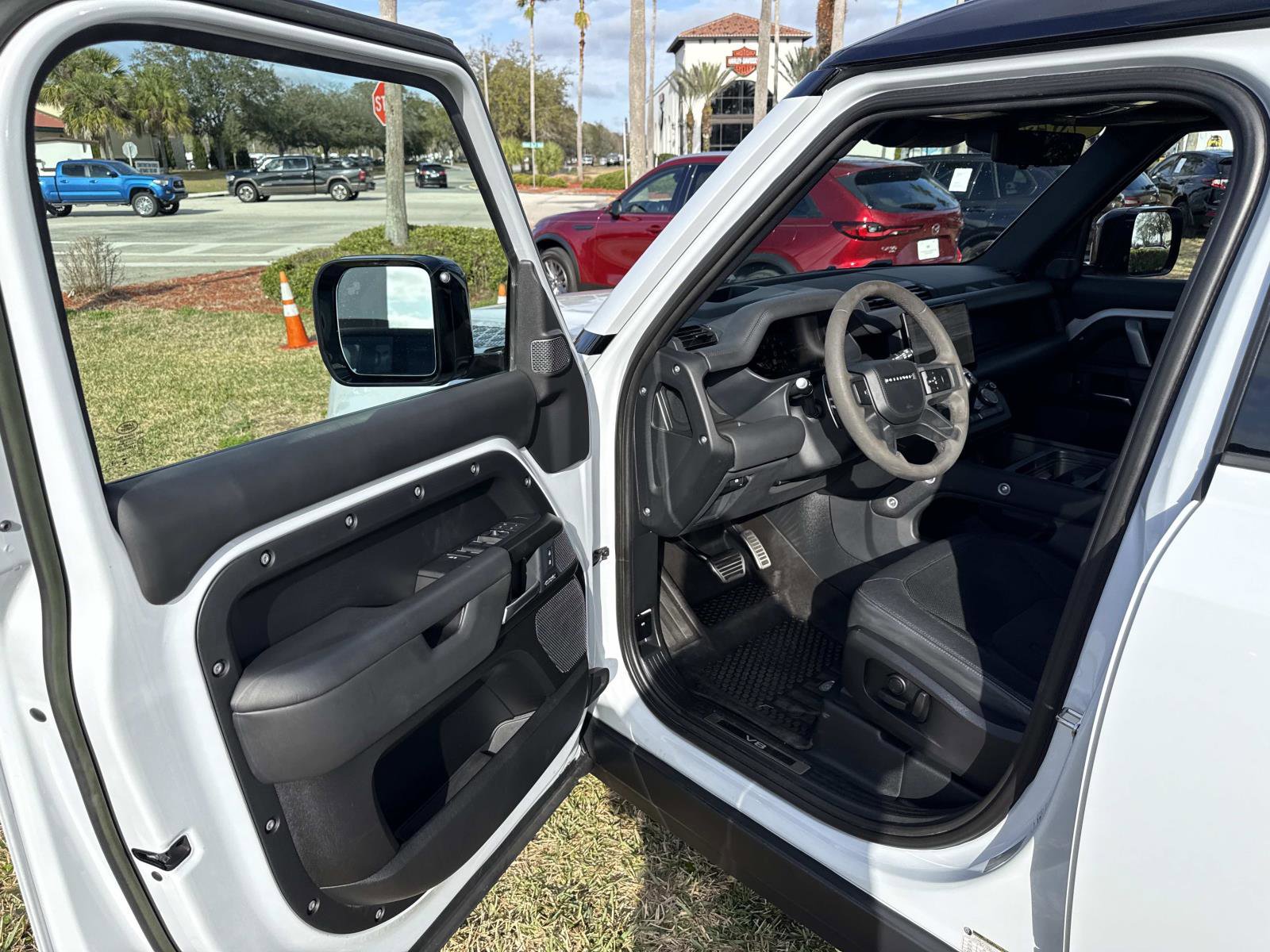 Used 2023 Land Rover Defender 110 V8 image 17