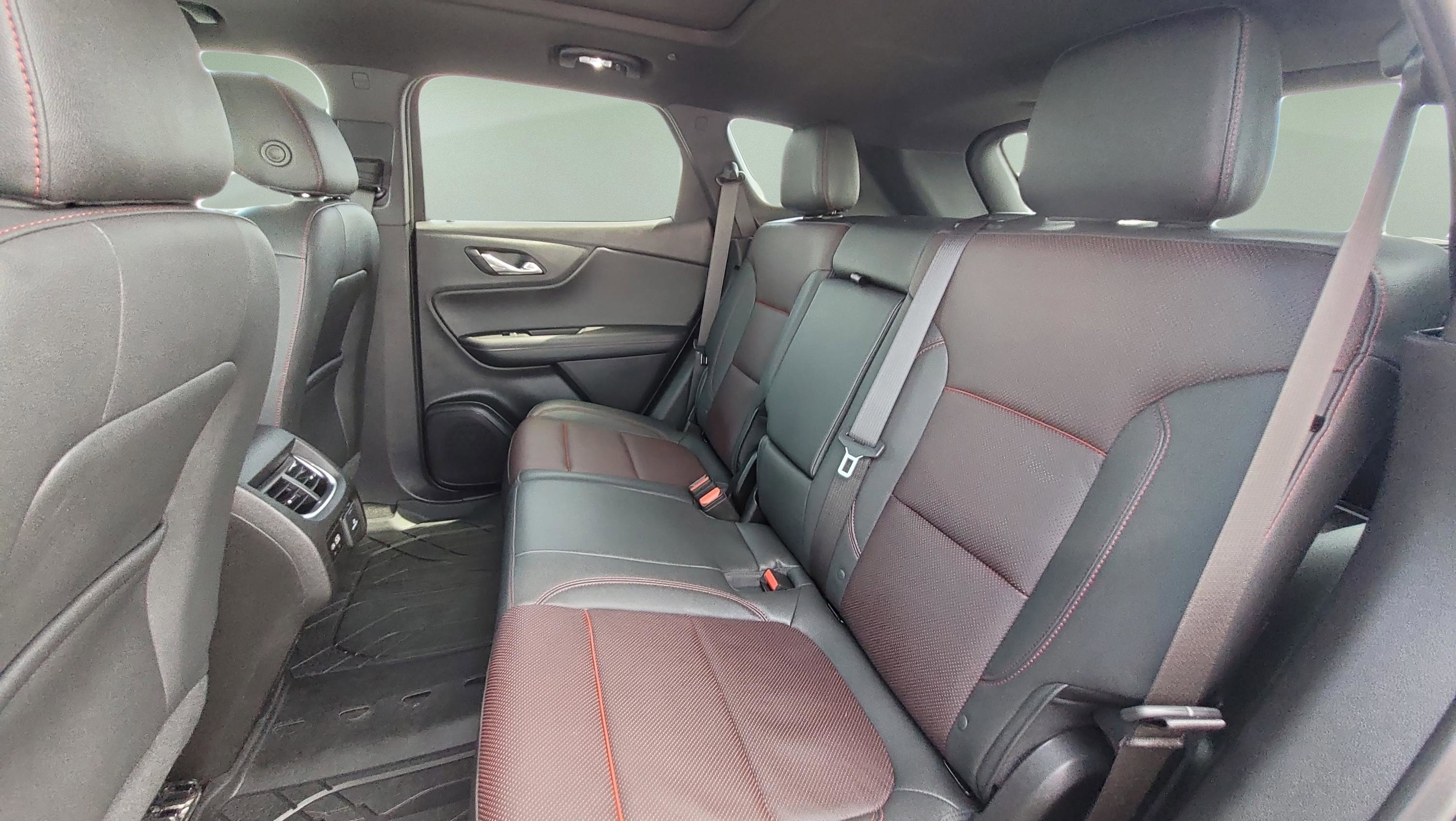 Used 2025 Chevrolet Blazer RS w/ LPO, Floor Liner Package FWD image 17
