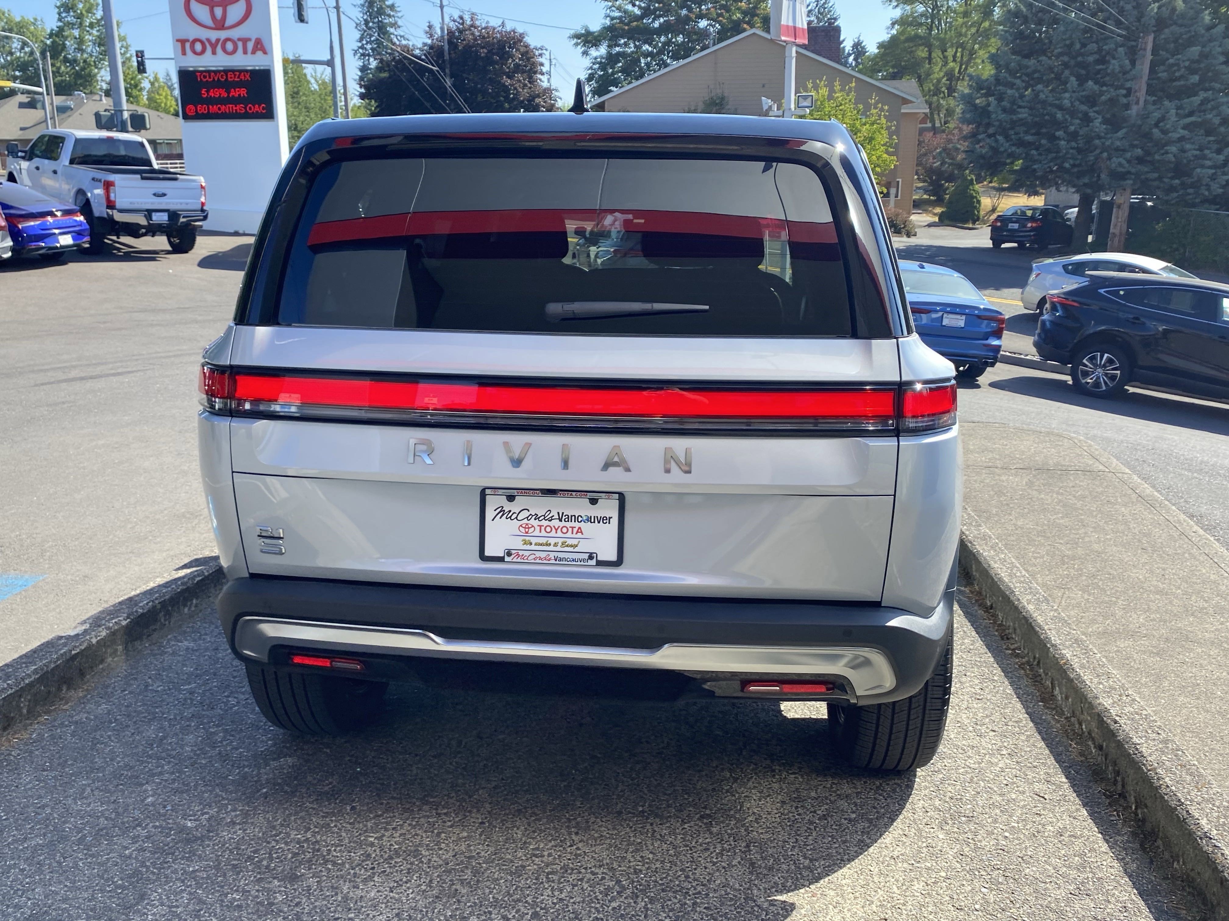 Used 2025 Rivian R1S Adventure image 5