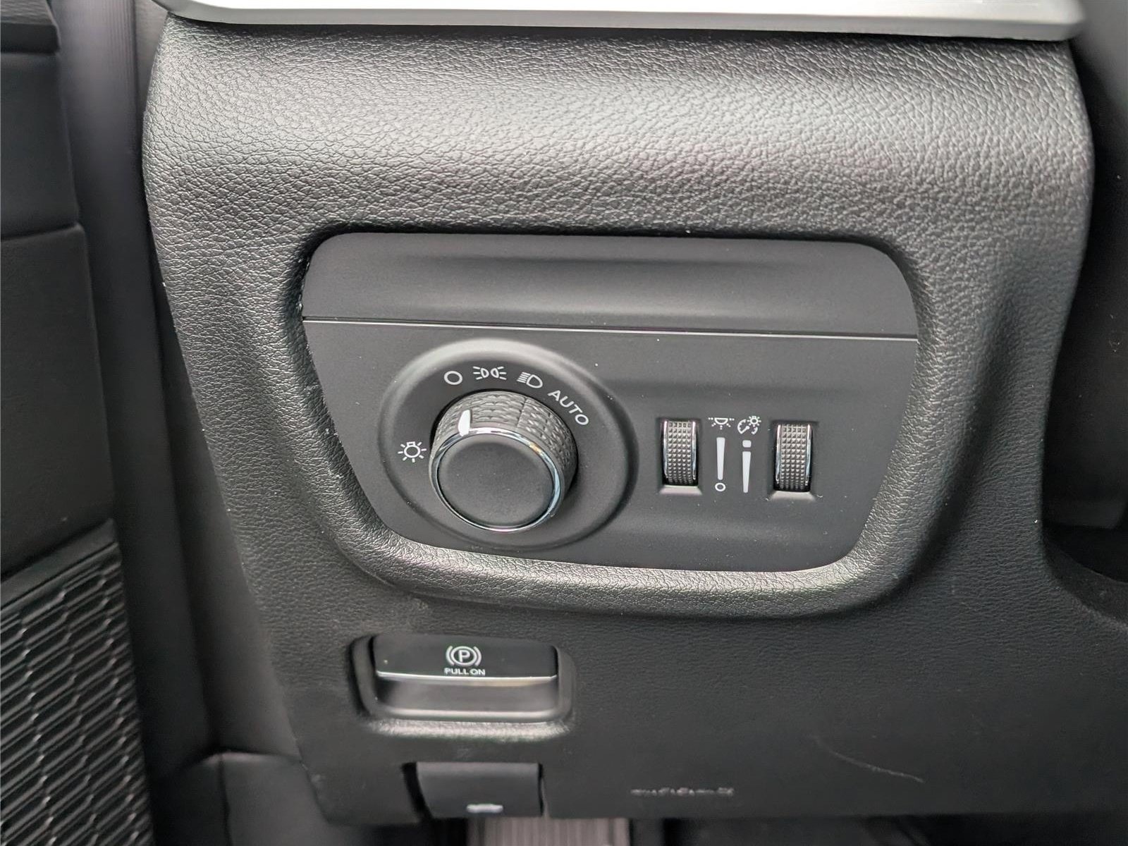 New 2026 Jeep Grand Cherokee Laredo AWD/4WD image 16