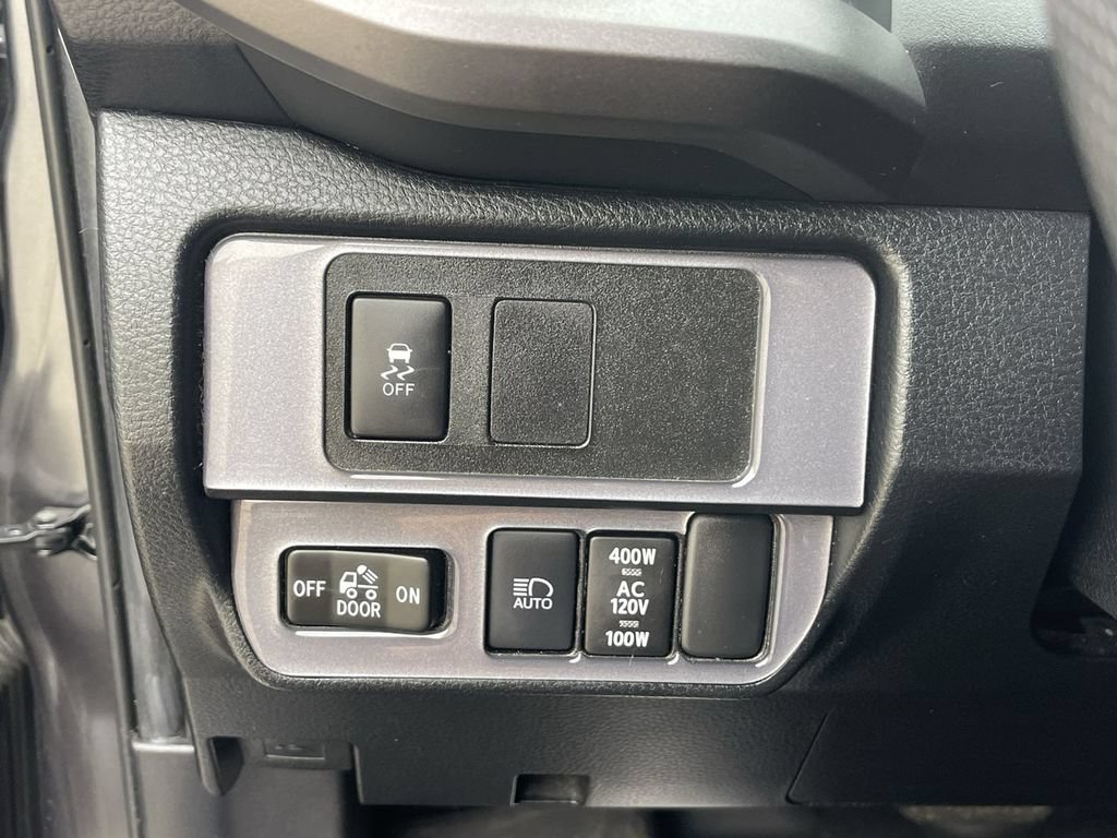 Used 2022 Toyota Tacoma TRD Off-Road w/ Technology Package AWD/4WD image 17