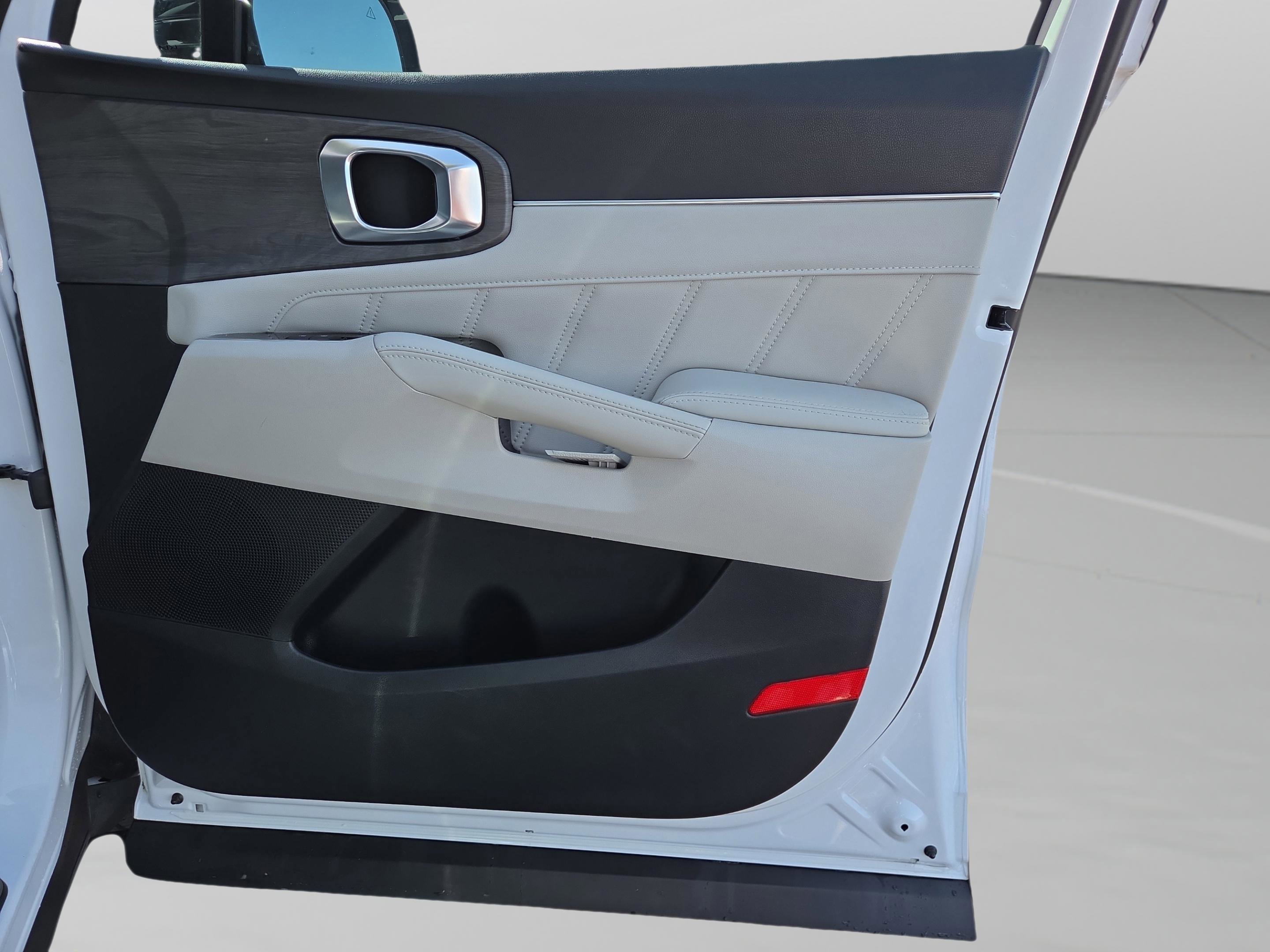 Used 2024 Kia Sorento SX image 28