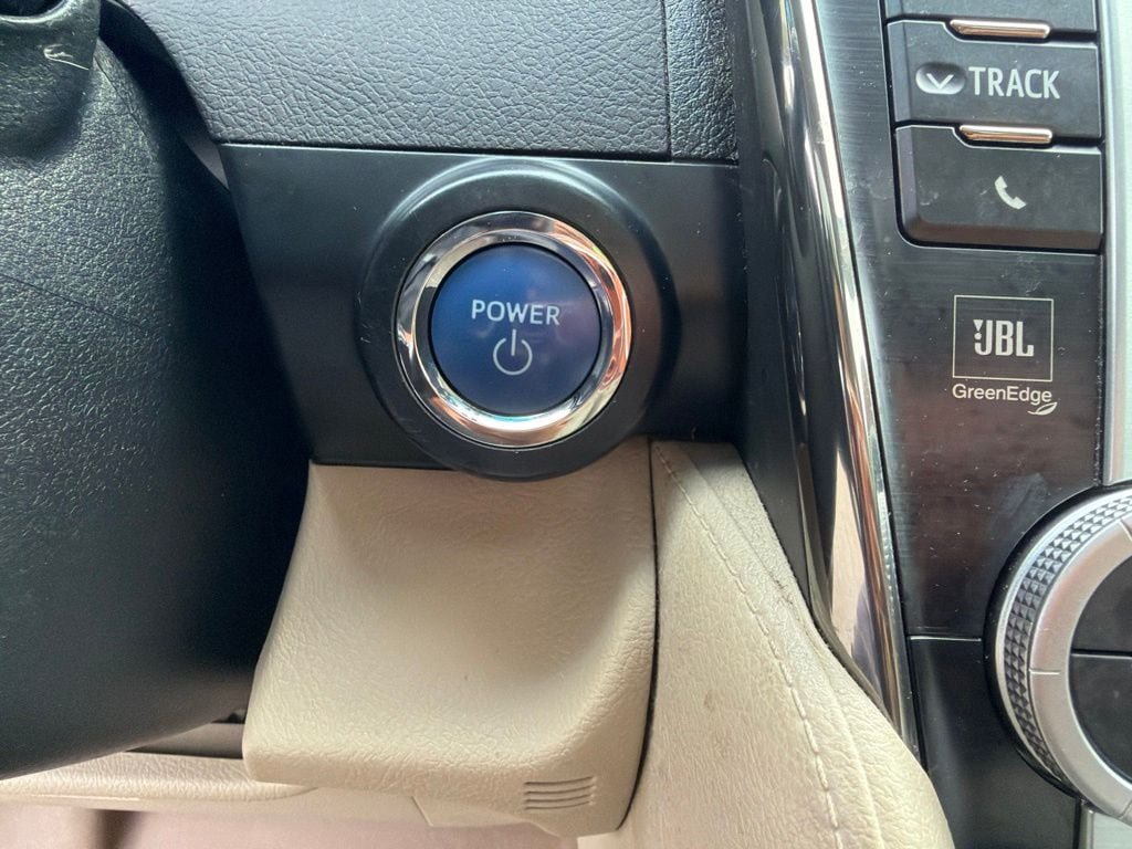 Used 2012 Toyota Camry XLE w/ Leather Pkg FWD image 21