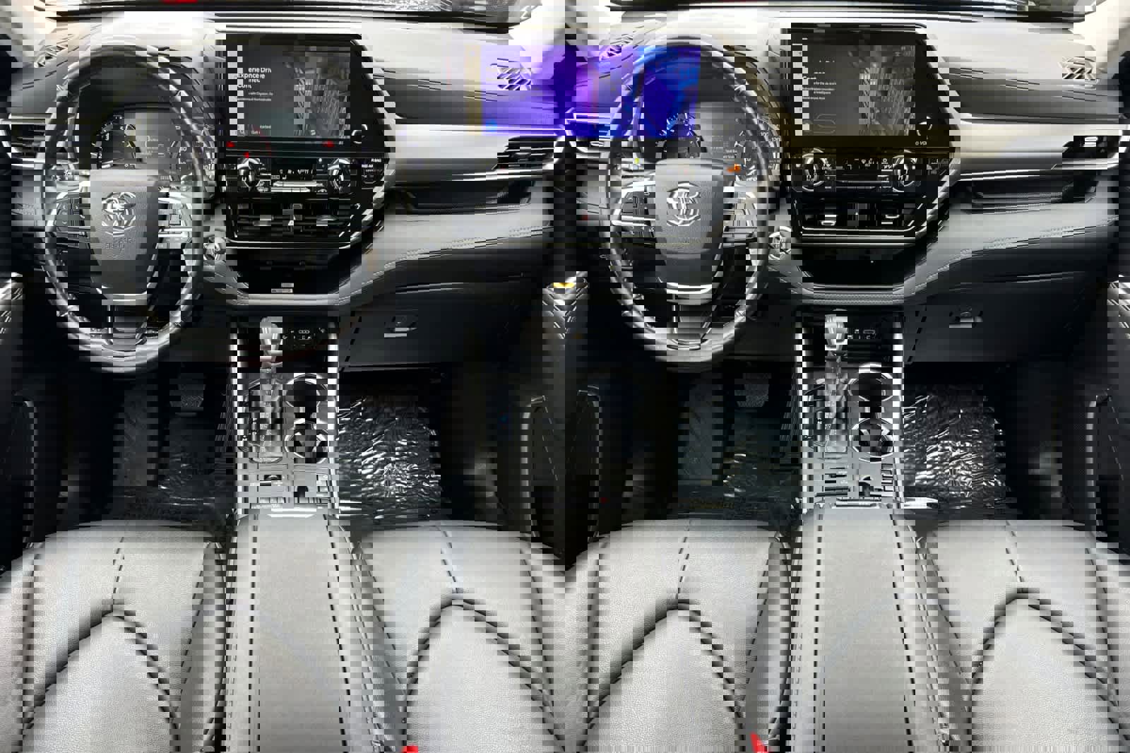 Used 2023 Toyota Highlander L image 3