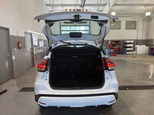 Certified 2023 Nissan Kicks SR w/ SR Premium Package FWD image 5