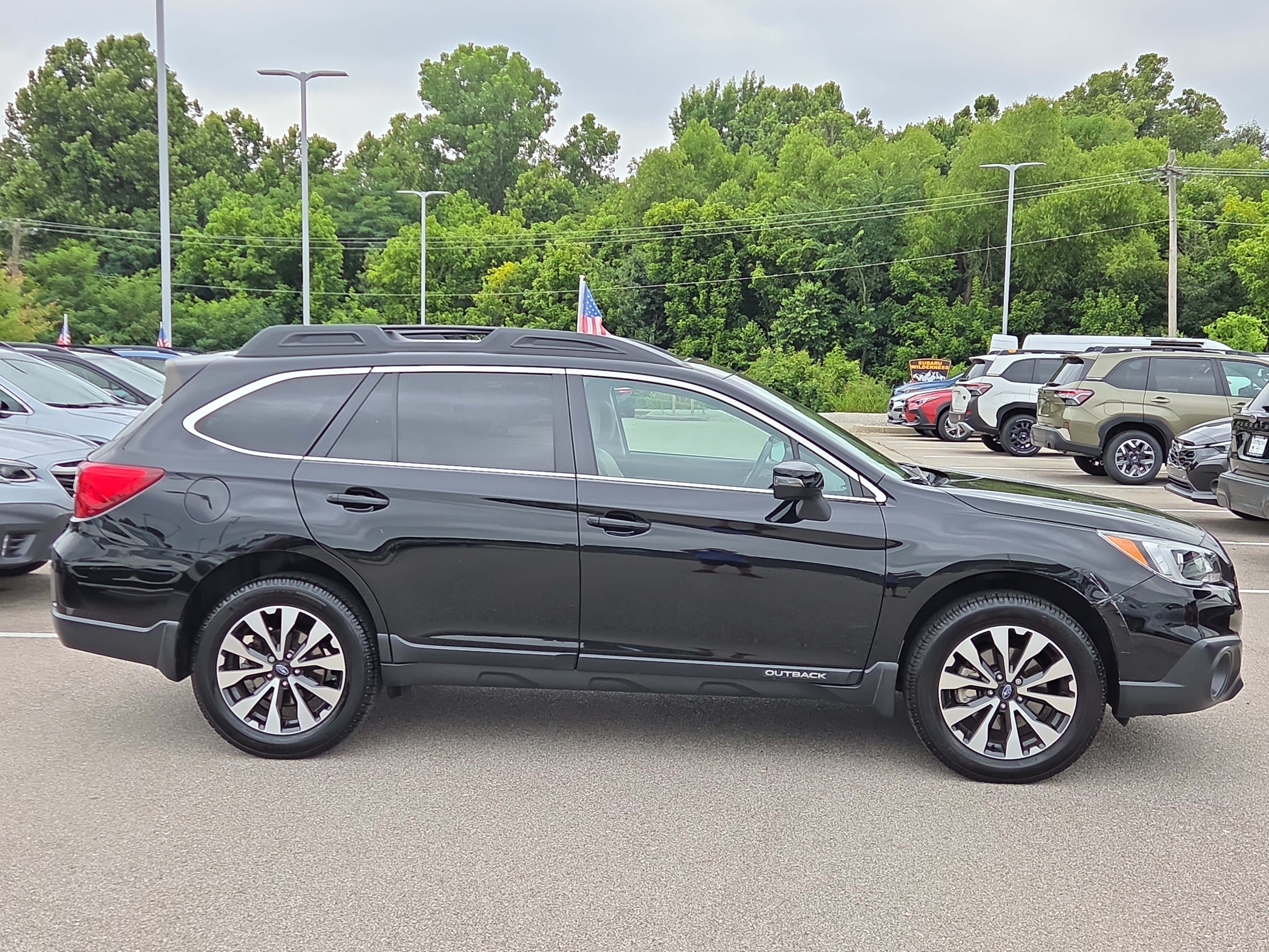 Used 2017 Subaru Outback 2.5i Limited AWD/4WD image 2