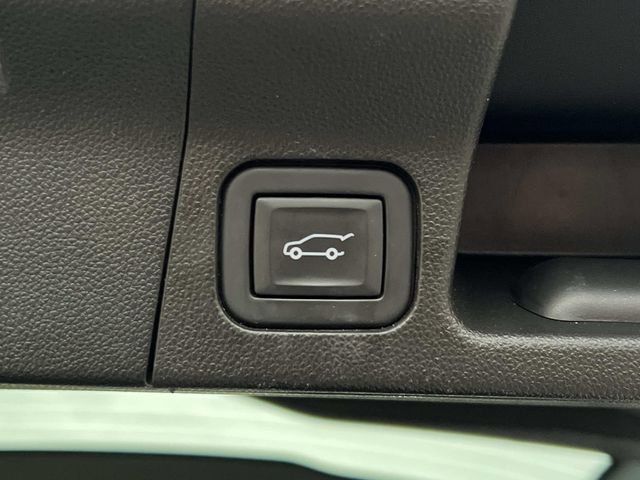 Used 2023 GMC Acadia SLT image 13