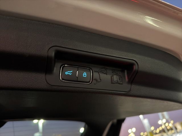 Used 2022 Ford Explorer Limited w/ Limited Technology Package image 12