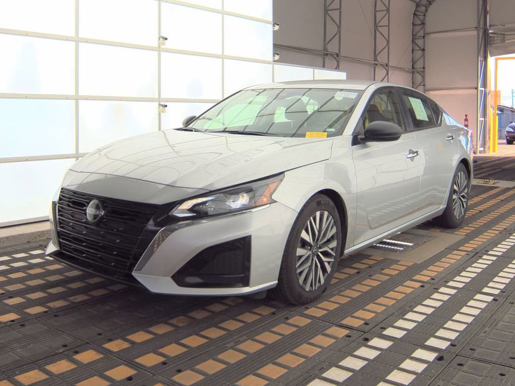 Used 2024 Nissan Altima 2.5 SV image 25