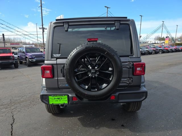 Used 2025 Jeep Wrangler Unlimited Sahara w/ Safety Group AWD/4WD image 7