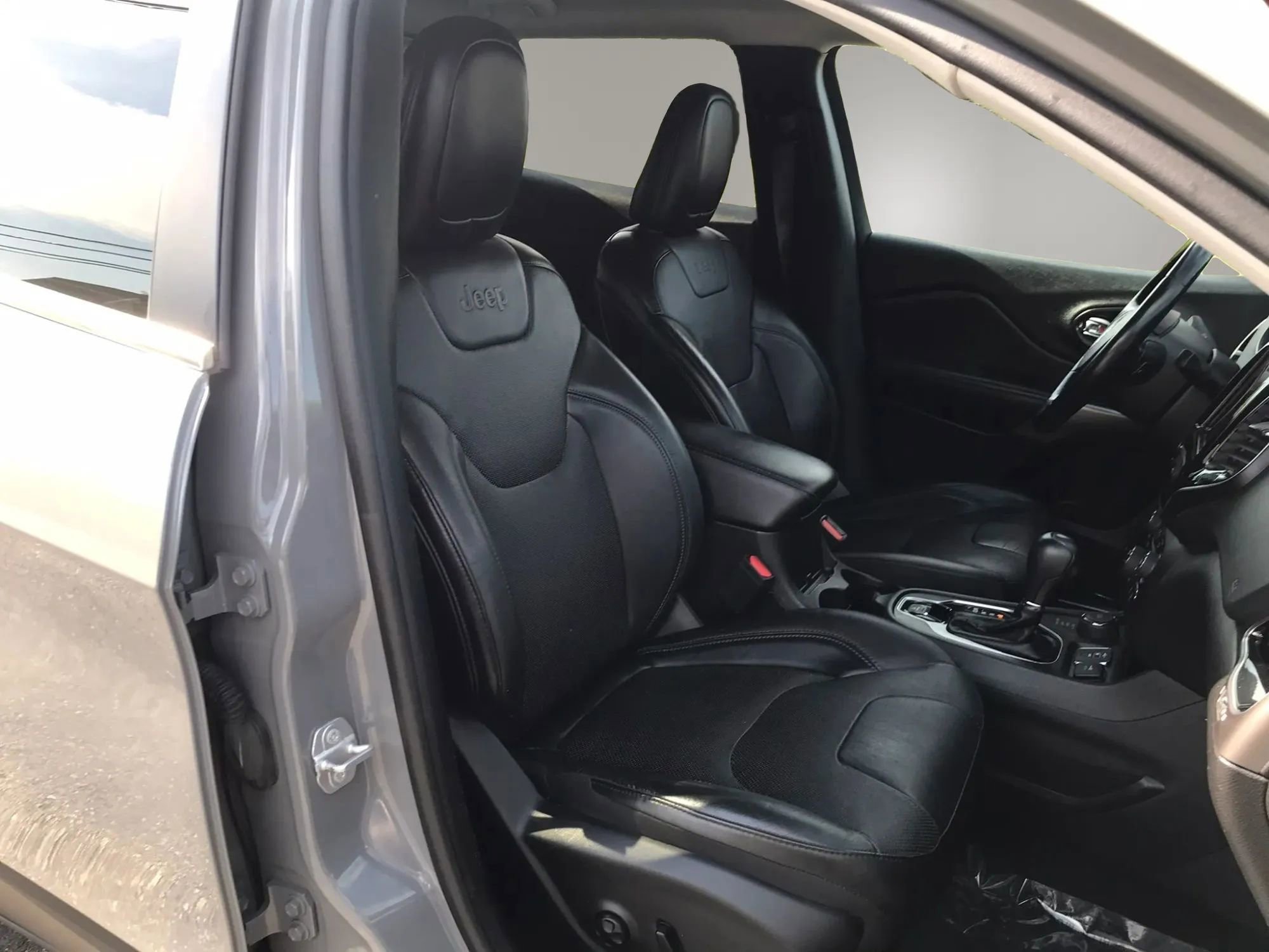 Used 2019 Jeep Cherokee Limited w/ Technology Group AWD/4WD image 51