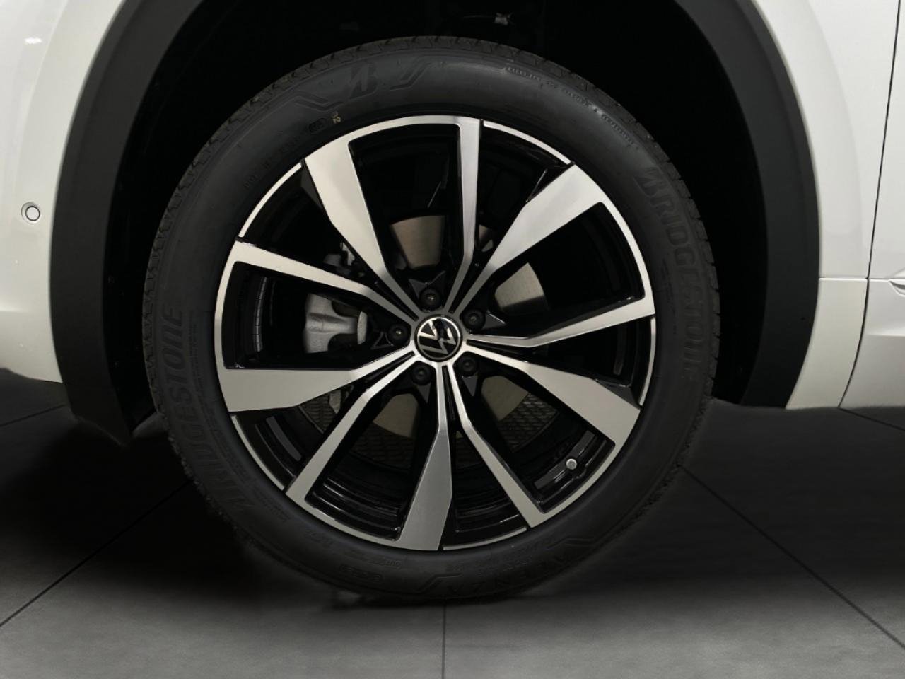 New 2026 Volkswagen Atlas SEL Premium R-Line image 13