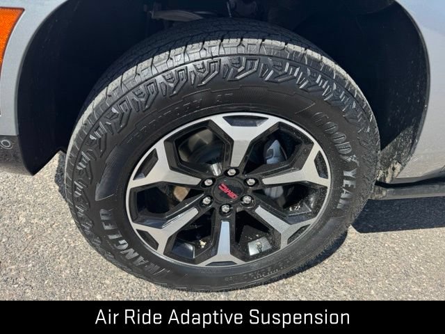 Used 2025 GMC Yukon AT4 w/ AT4 Premium Plus Package AWD/4WD image 37