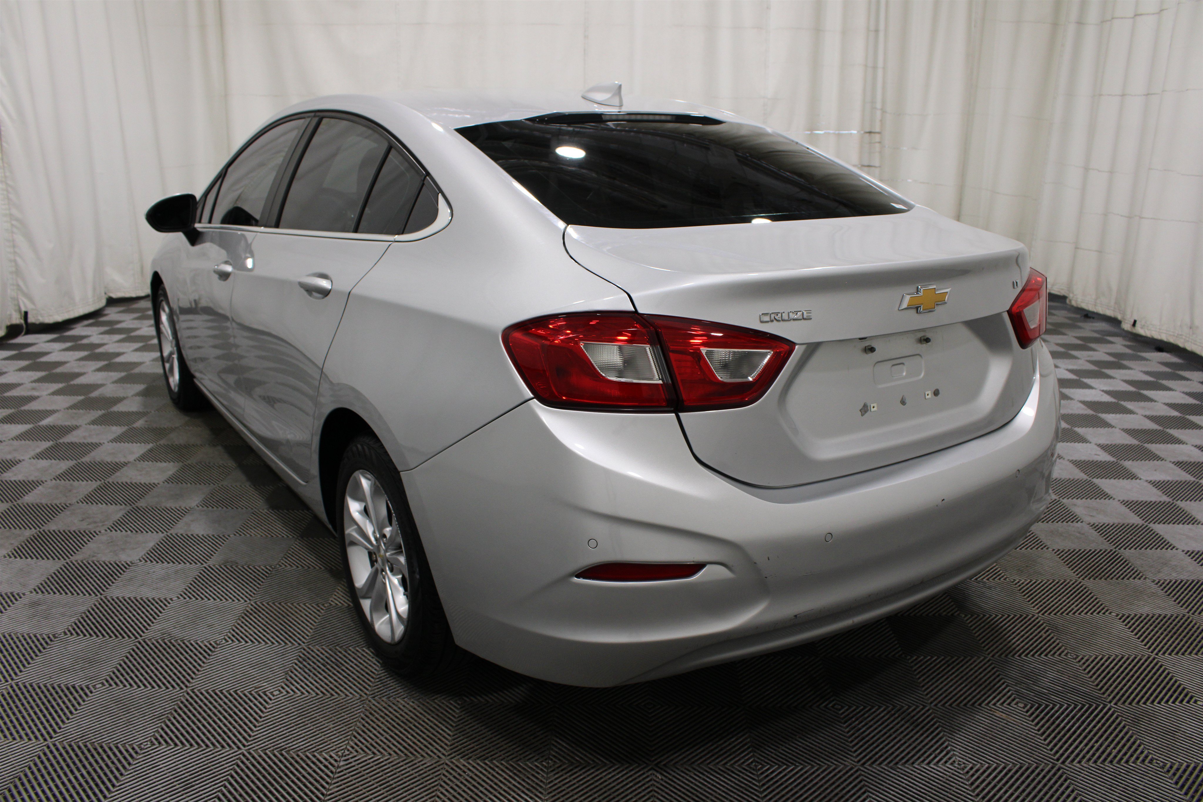 Used 2019 Chevrolet Cruze LT w/ Convenience Package FWD image 32