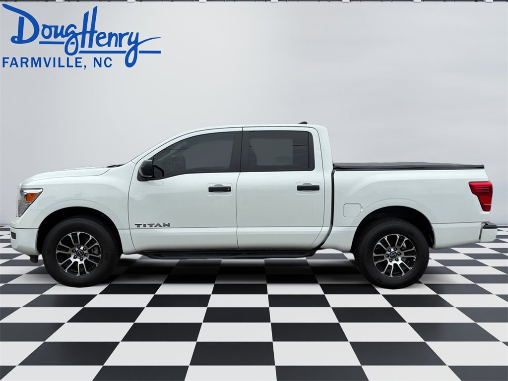 Used 2024 Nissan Titan SV image 2