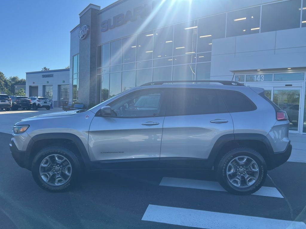 Used 2019 Jeep Cherokee Trailhawk image 2