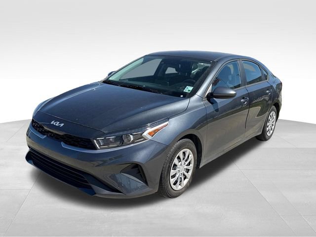 Used 2023 Kia Forte LX image 3