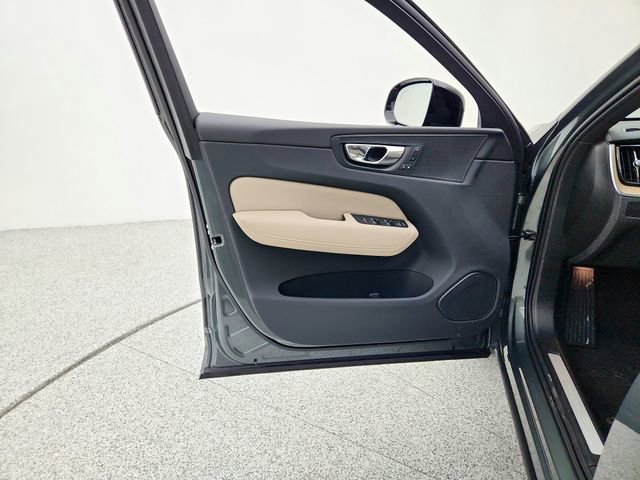 New 2026 Volvo XC60 B5 Core w/ Climate Package PRO image 23