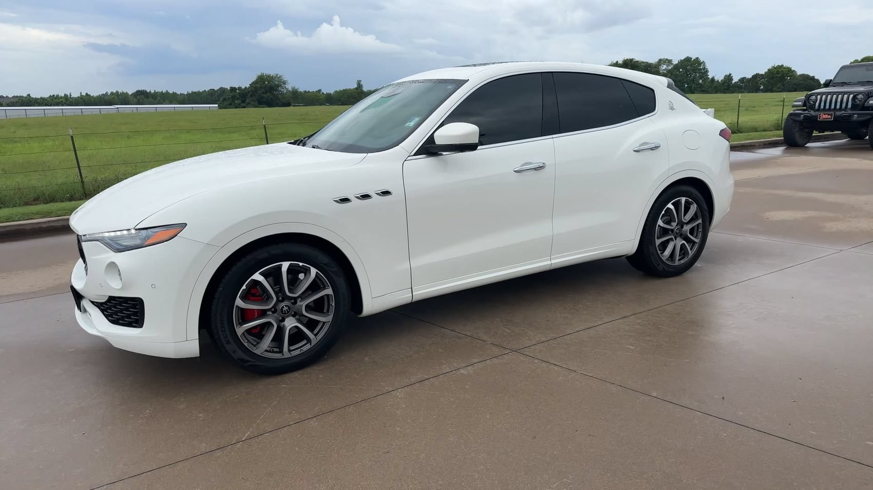 Used 2021 Maserati Levante AWD/4WD image 5