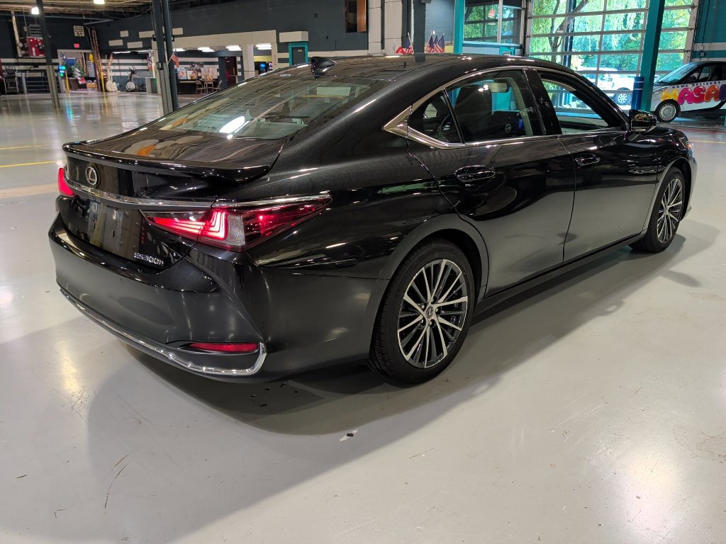 Used 2023 Lexus ES 300h w/ Premium Package FWD image 13