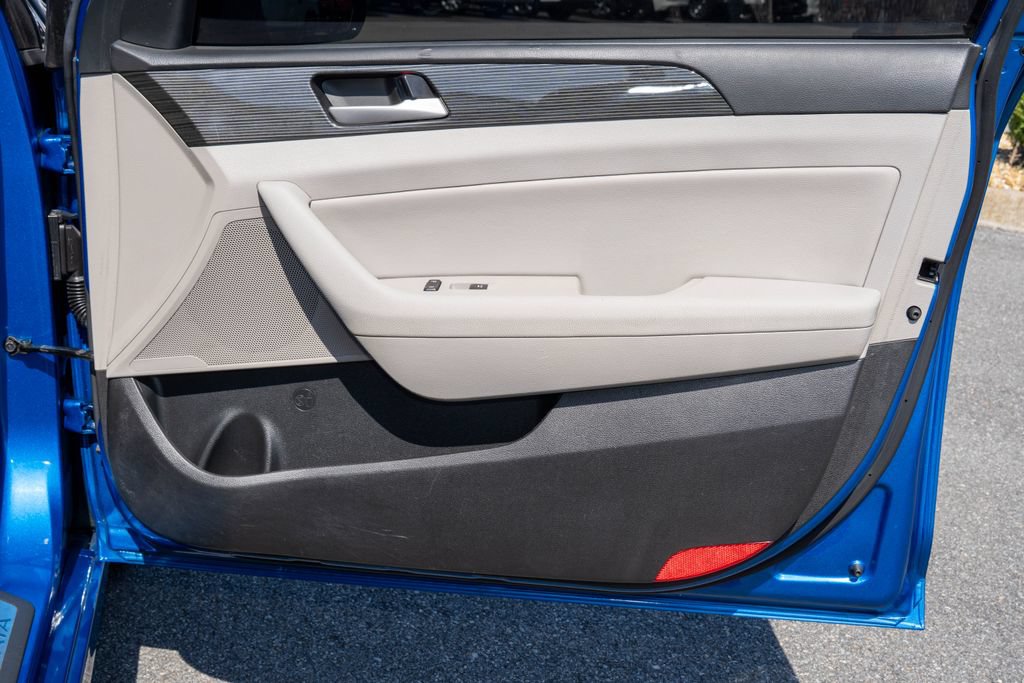 Used 2018 Hyundai Sonata Limited w/ Cargo Package FWD image 12