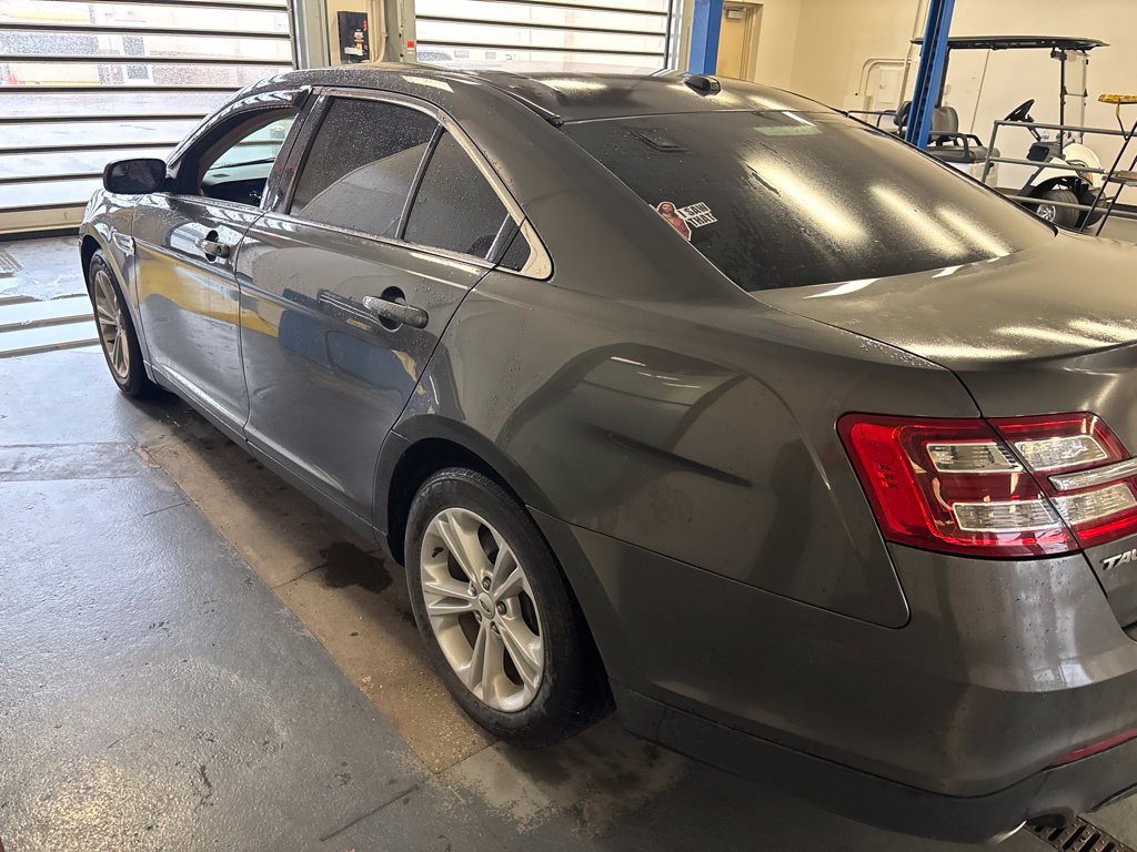 Used 2017 Ford Taurus SE FWD image 7