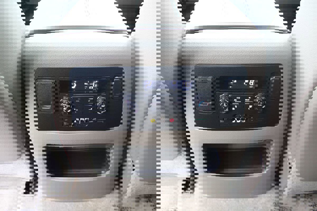 Used 2015 GMC Yukon SLT w/ Open Road Package image 28