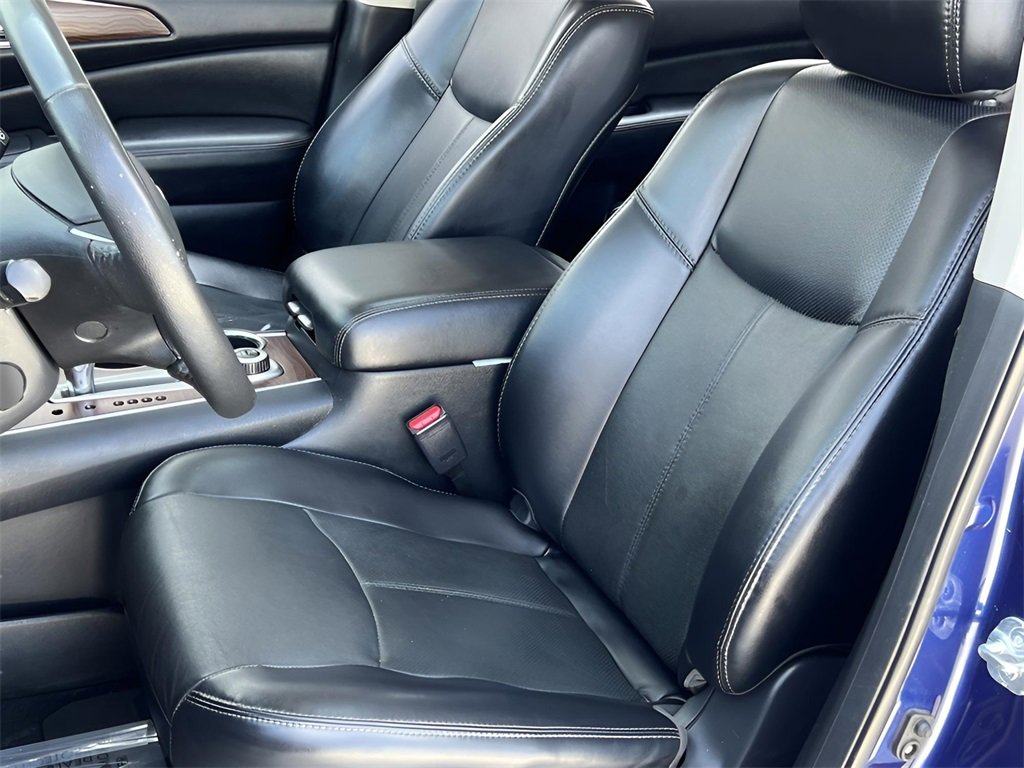 Used 2020 Nissan Pathfinder Platinum image 4