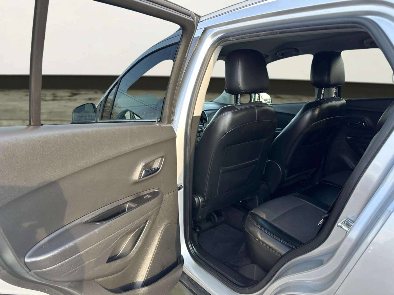 Used 2019 Chevrolet Trax LT w/ LT Convenience Package FWD image 15