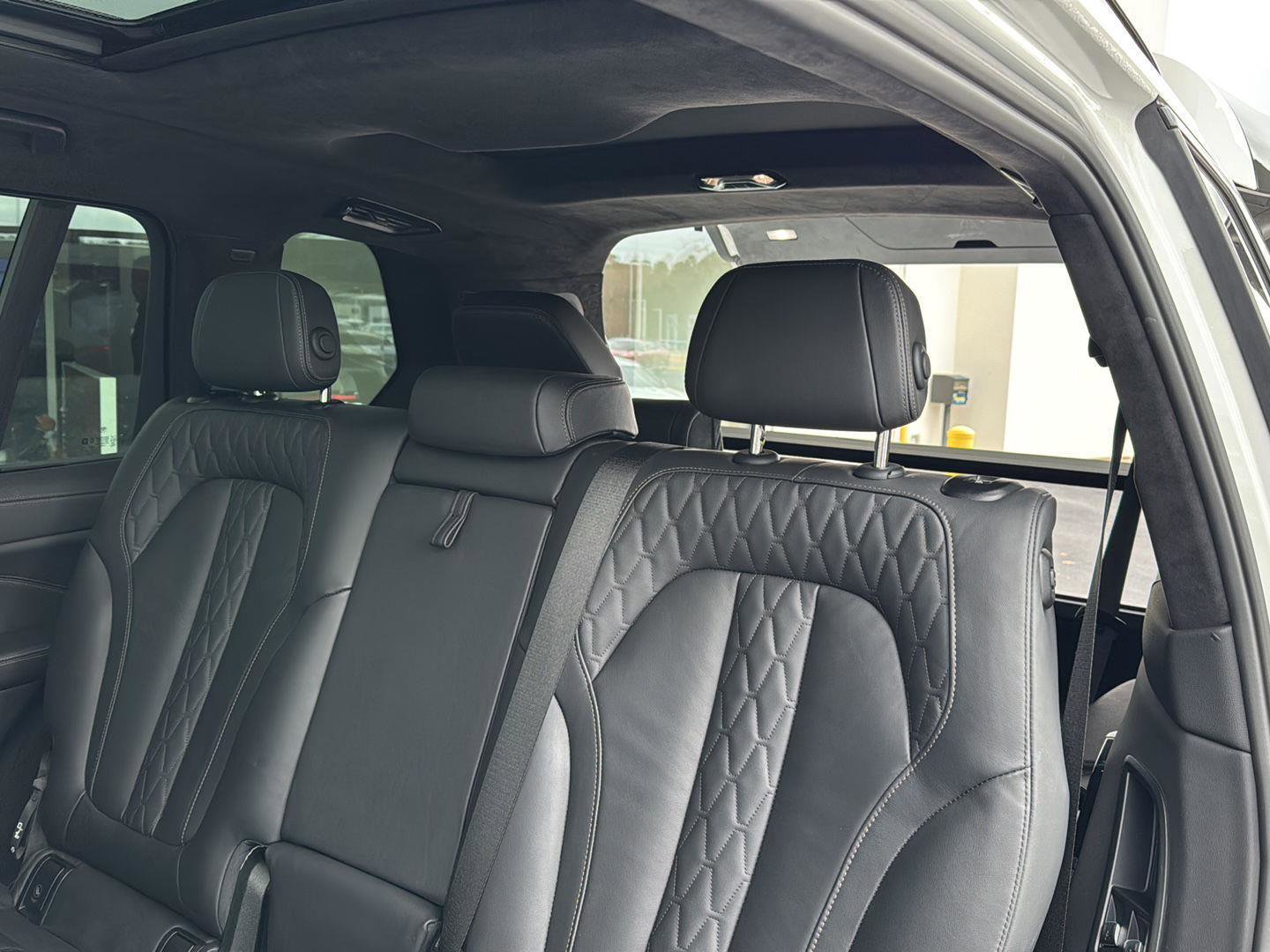 Used 2023 BMW X7 xDrive40i w/ Executive Package image 28