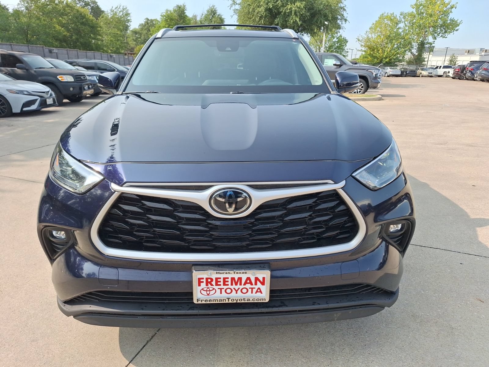 Used 2023 Toyota Highlander XLE FWD image 9