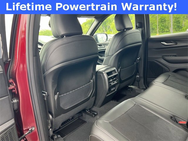 New 2025 Jeep Grand Cherokee Altitude image 16