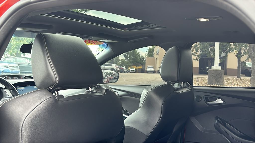 Used 2018 Ford Focus ST w/ Equipment Group 401A FWD image 32