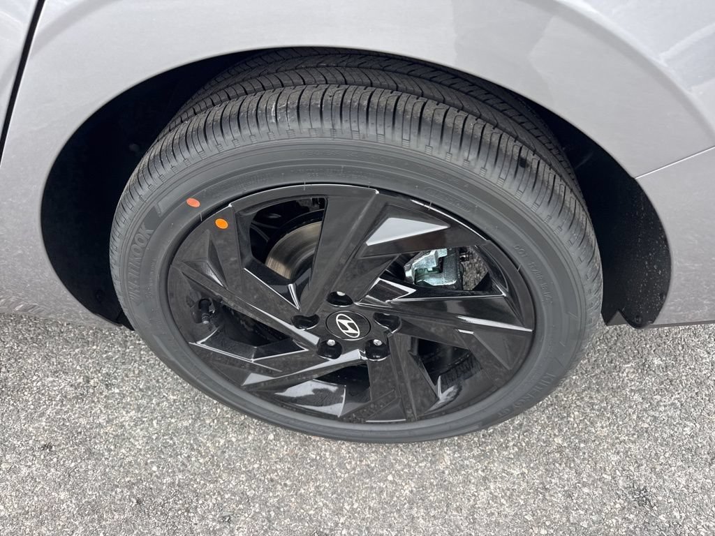 New 2026 Hyundai Elantra SEL FWD image 18