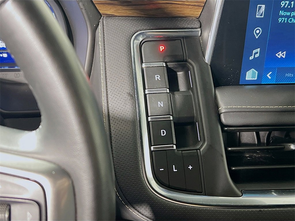 Used 2023 Chevrolet Suburban Premier image 16