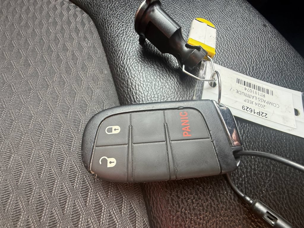 Used 2024 Jeep Compass Latitude AWD/4WD image 44