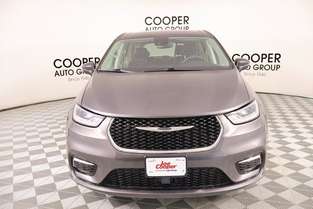 Used 2023 Chrysler Pacifica Touring-L image 8