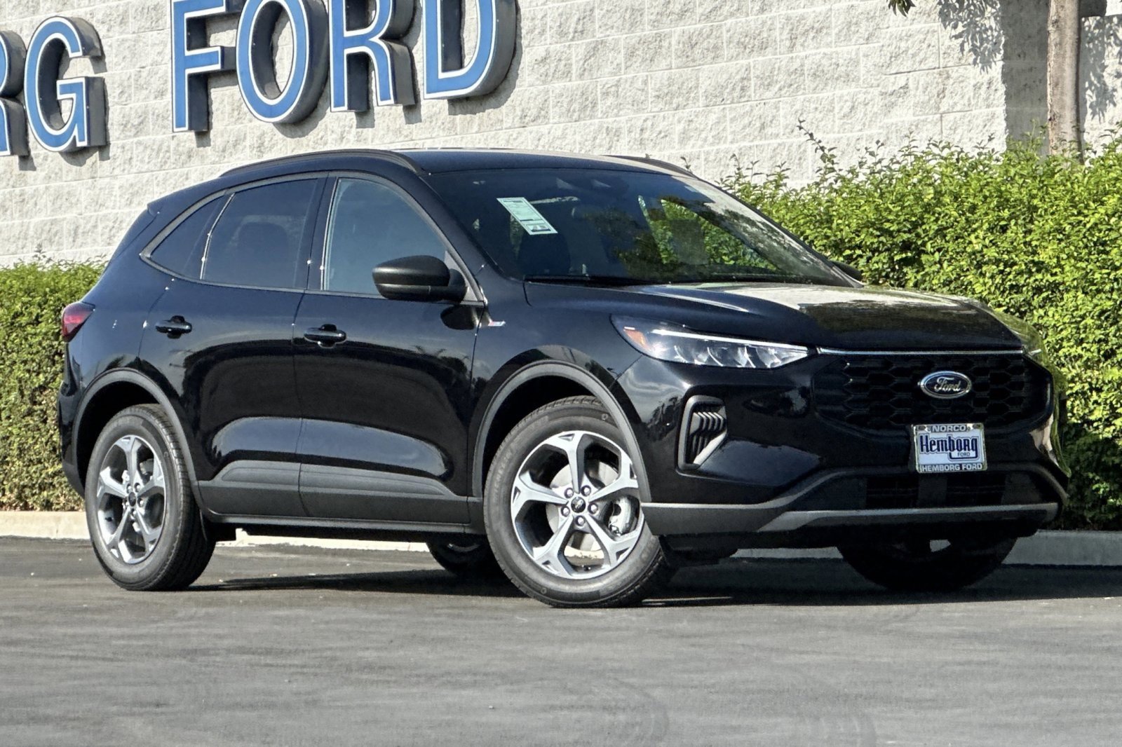 New 2025 Ford Escape ST-Line w/ Equipment Group 301A image 2