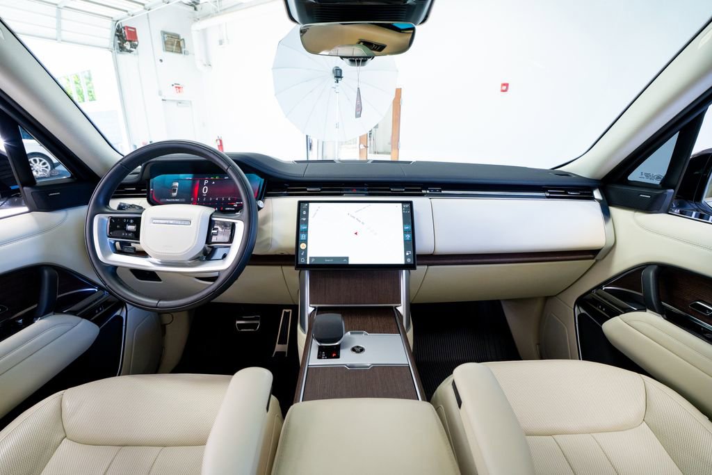 Used 2024 Land Rover Range Rover Long Wheelbase SE image 50