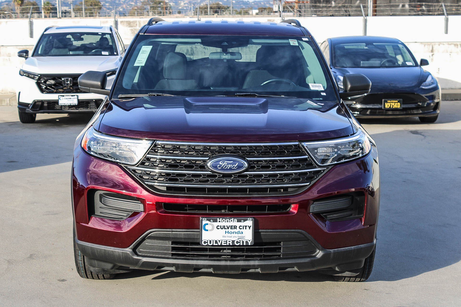 Used 2022 Ford Explorer XLT image 2