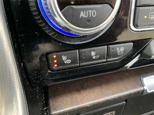 Used 2021 GMC Yukon XL Denali w/ Denali Premium Package image 28