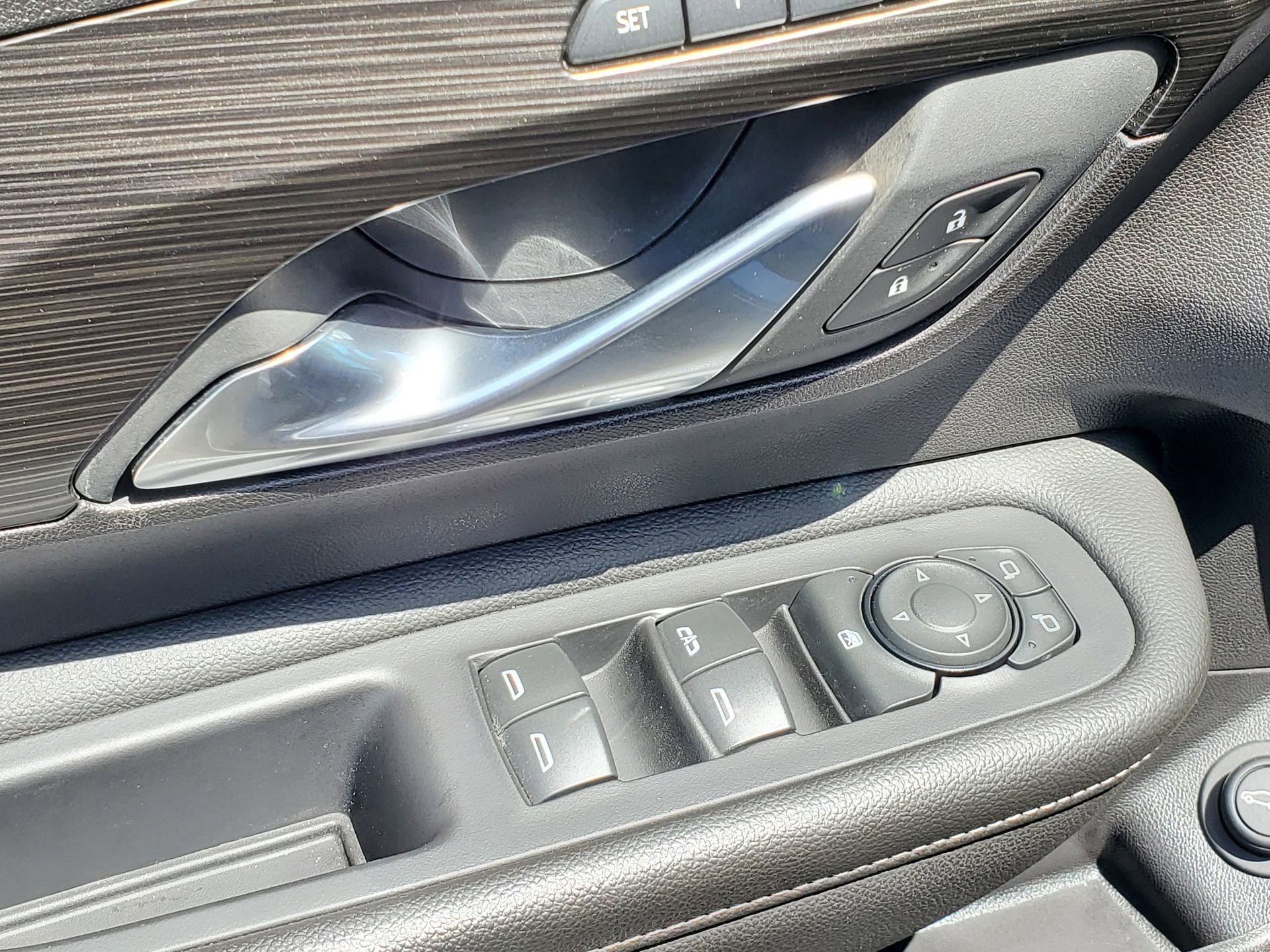 Used 2024 GMC Terrain SLT w/ LPO, Floor Liner Package AWD/4WD image 17