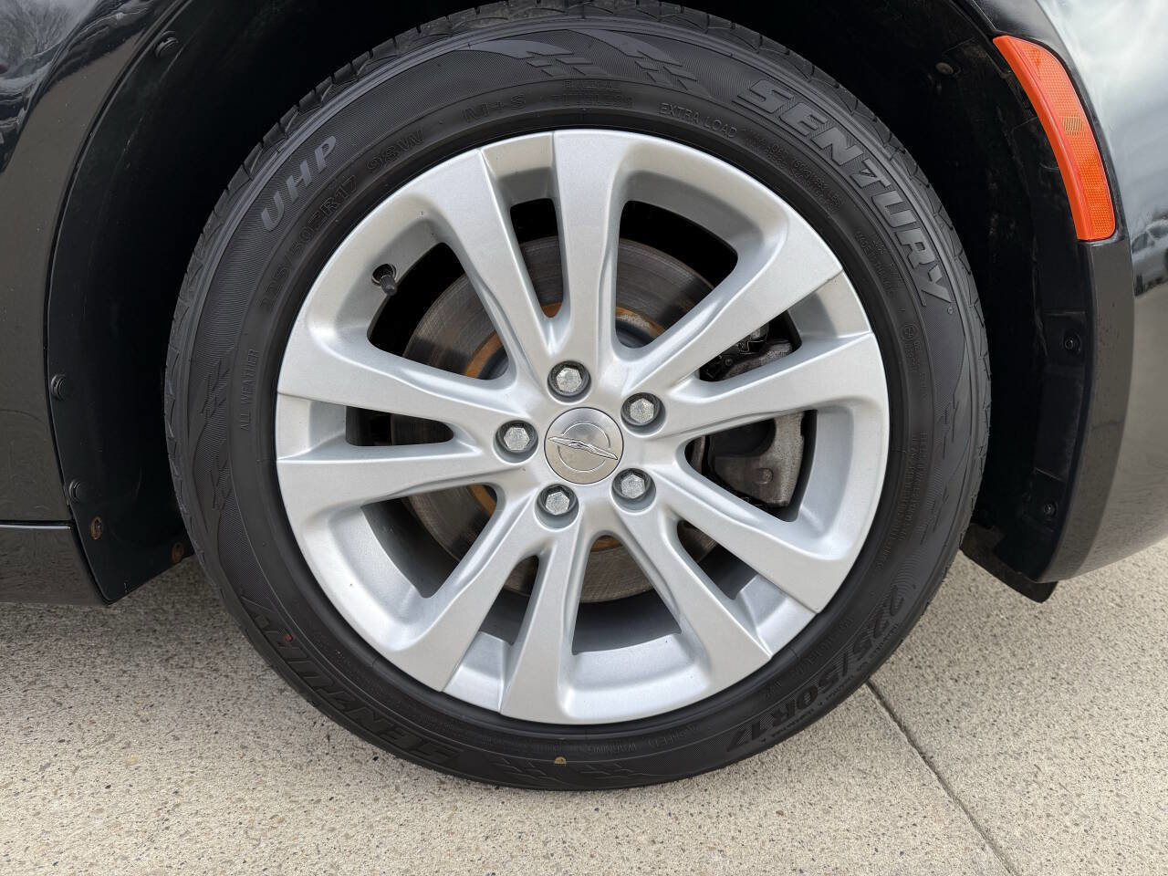 Used 2016 Chrysler 200 Limited Platinum w/ Comfort & Convenience Group image 10