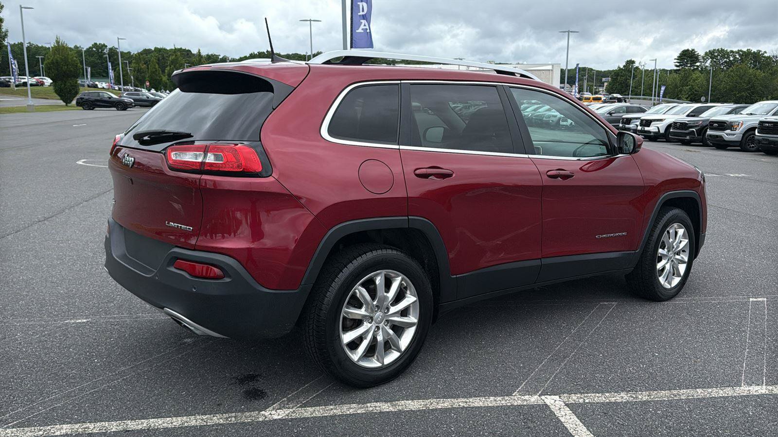 Used 2017 Jeep Cherokee Limited AWD/4WD image 5