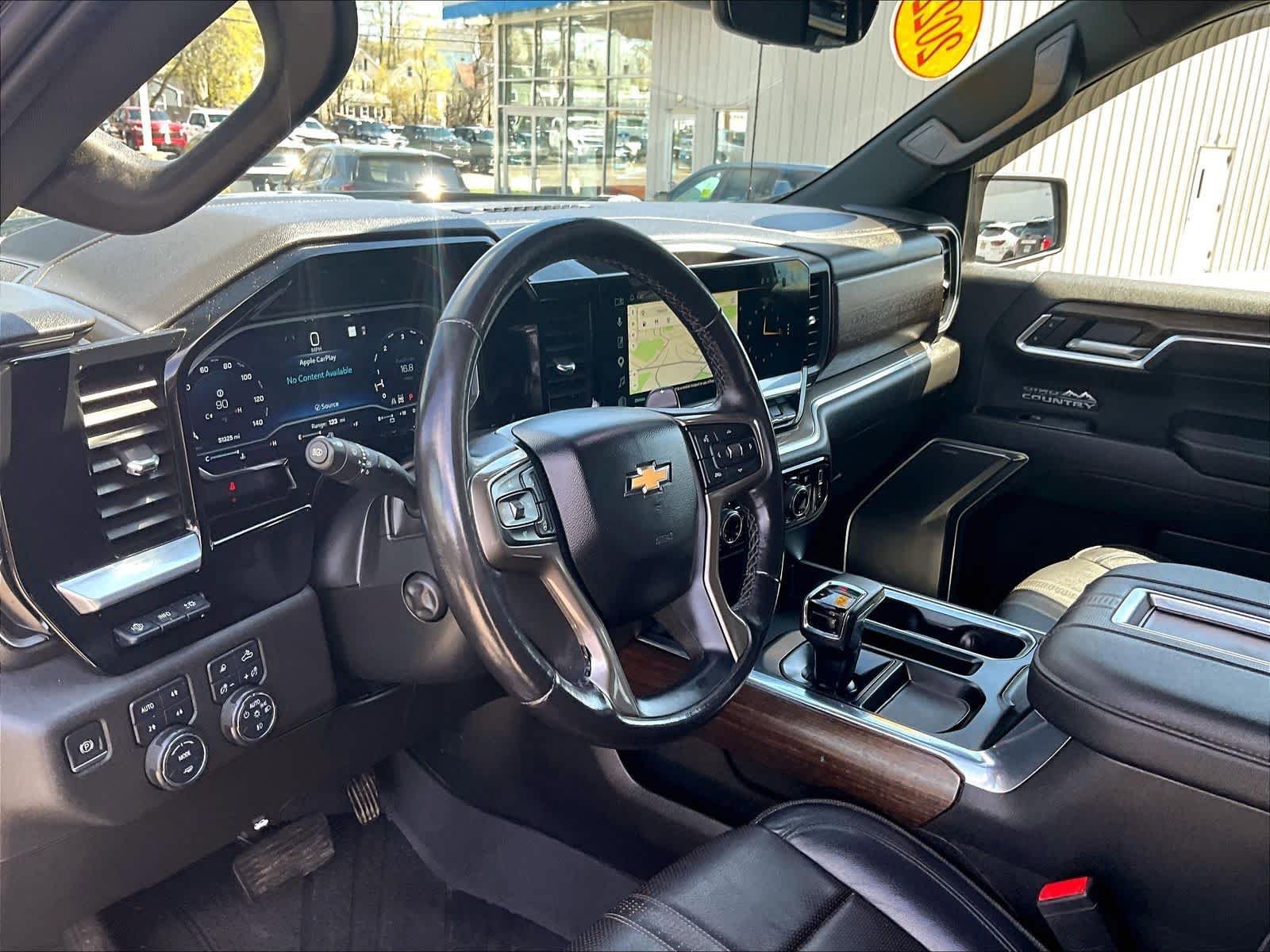 Used 2022 Chevrolet Silverado 1500 High Country w/ Technology Package image 8